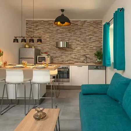 Old Place Apartment *