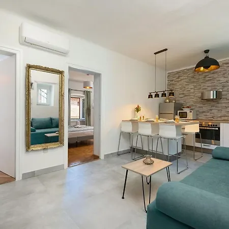 Old Place Apartment Pula