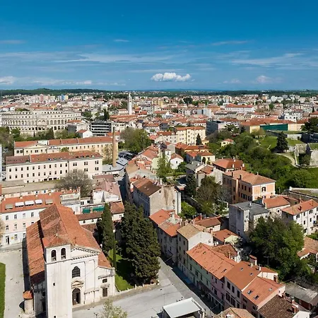 Old Place * Pula