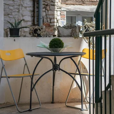 Old Place * Pula